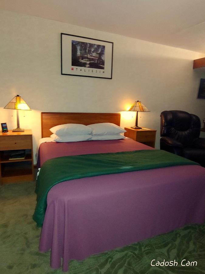 The Usonian Inn Llc Spring Green Esterno foto