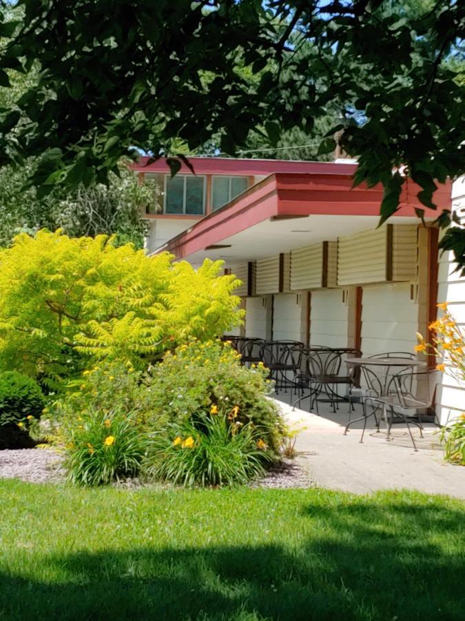 The Usonian Inn Llc Spring Green Esterno foto
