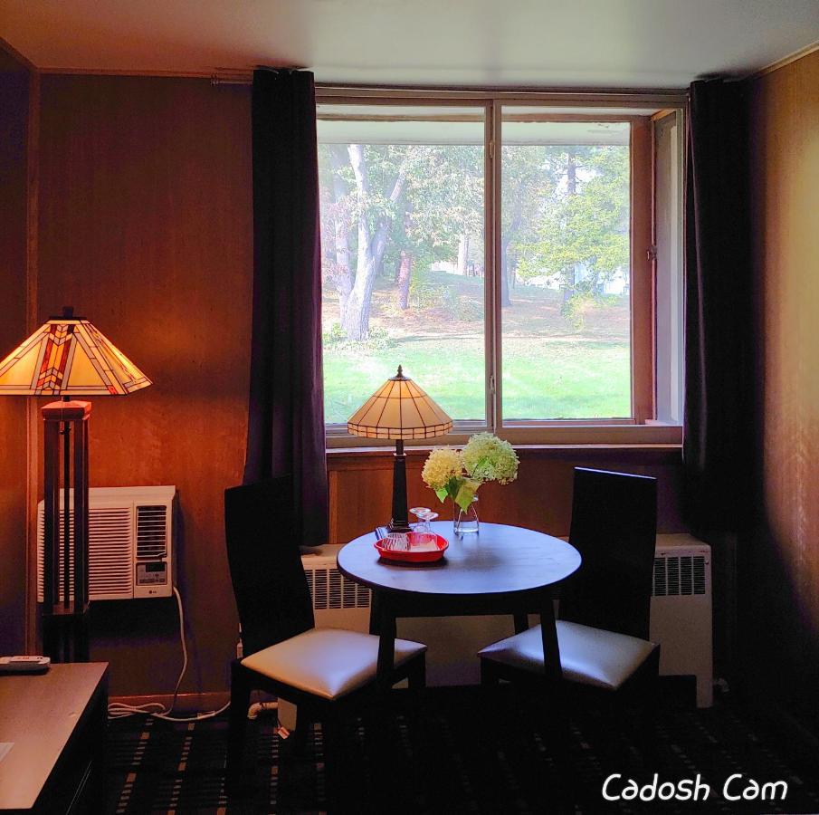 The Usonian Inn Llc Spring Green Esterno foto