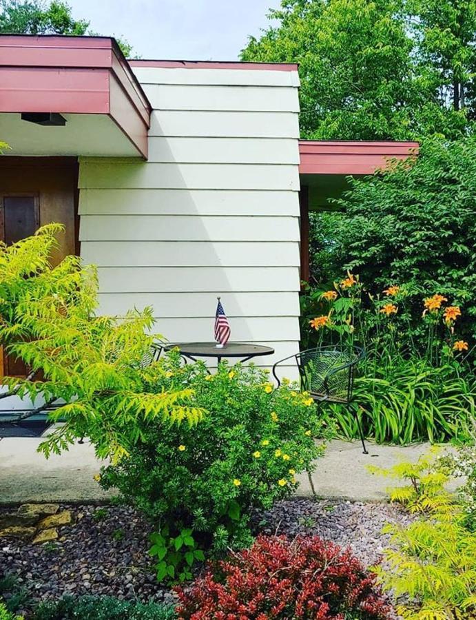The Usonian Inn Llc Spring Green Esterno foto