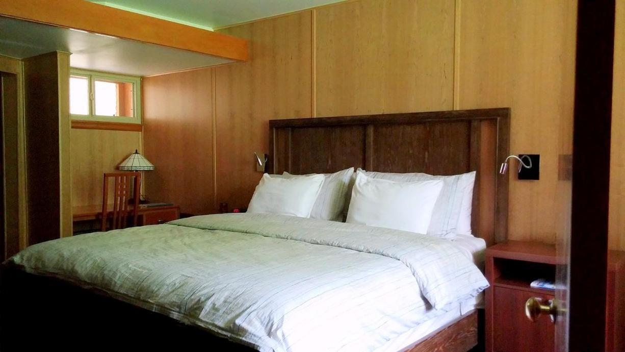 The Usonian Inn Llc Spring Green Esterno foto